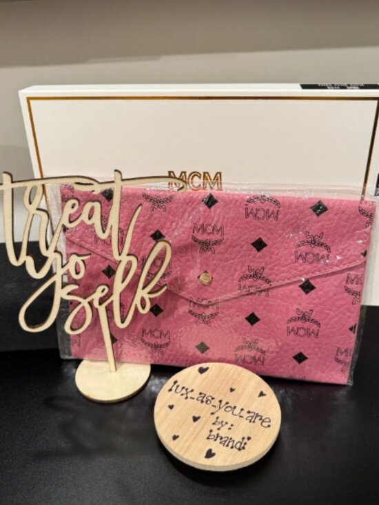 MCM003. GWP, Visetos Envelope Pouch/Clutch, Pink, w/Box - Picture 1 of 1
